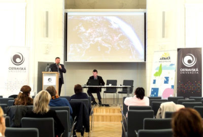 Смотрите международную конференцию «Борьба с загрязнением воздуха»