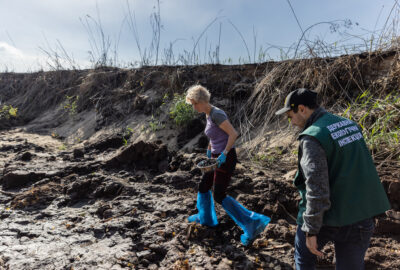Чеські та українські екоексперти вдруге відібрали зразки донних відкладень Каховського водосховища після підриву дамби
